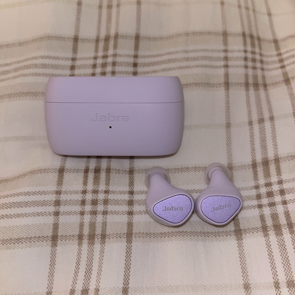 Jabra Elite 4 Earbuds in Lilac (Like New)